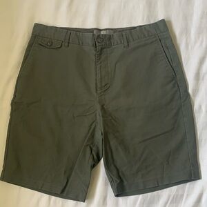 Tristan green/grey zip front shorts w pockets EUC